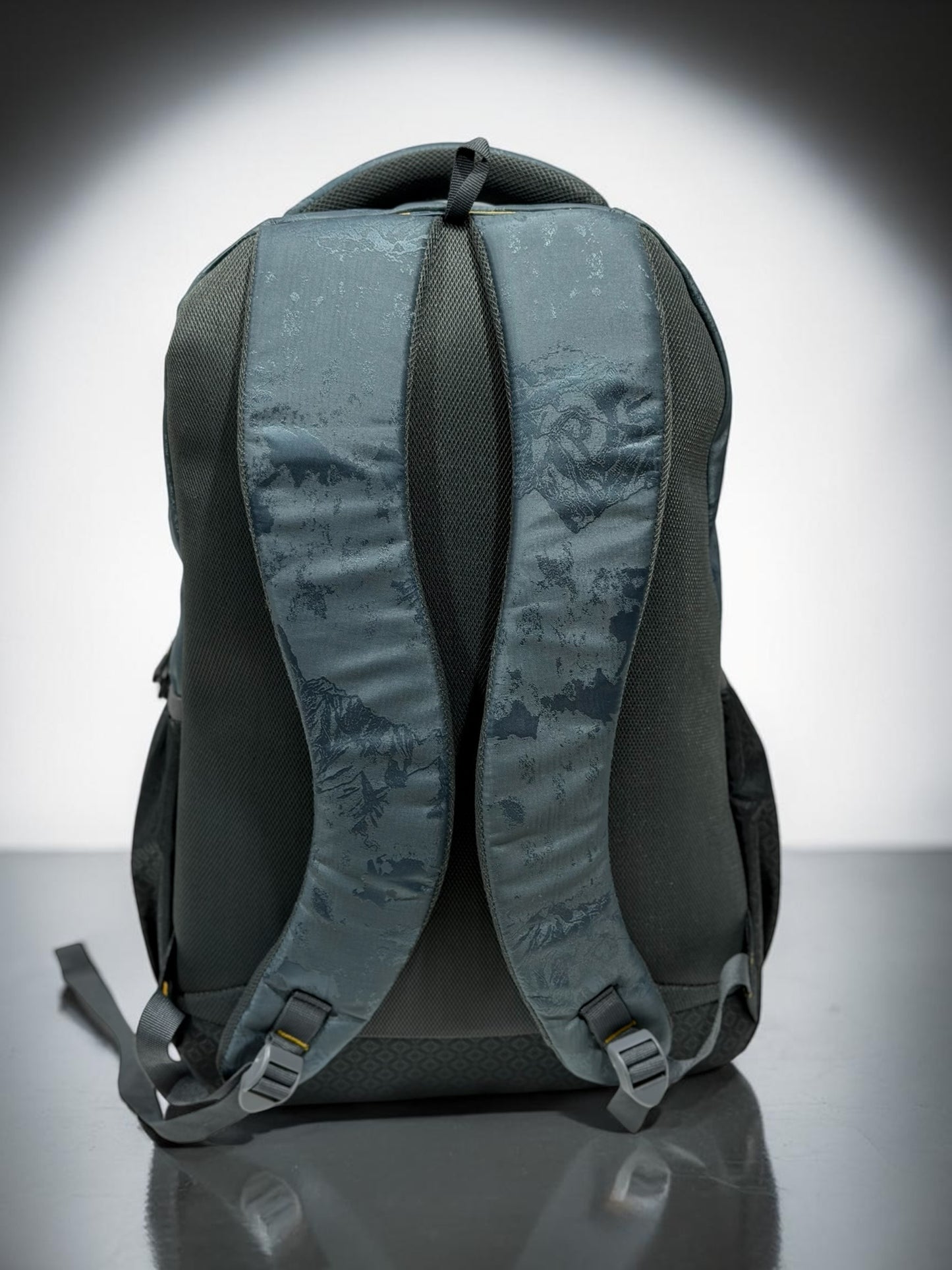 MAGNA 40L BACKPACK