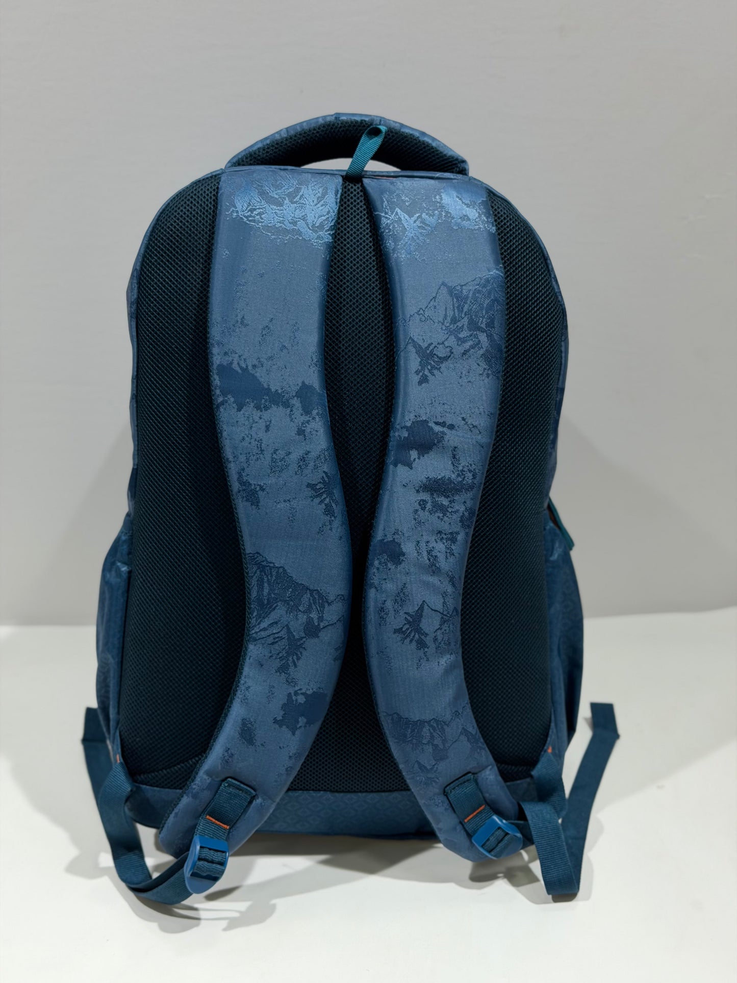MAGNA 40L BACKPACK